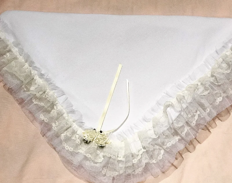 playful dressWhite Lace Blanket