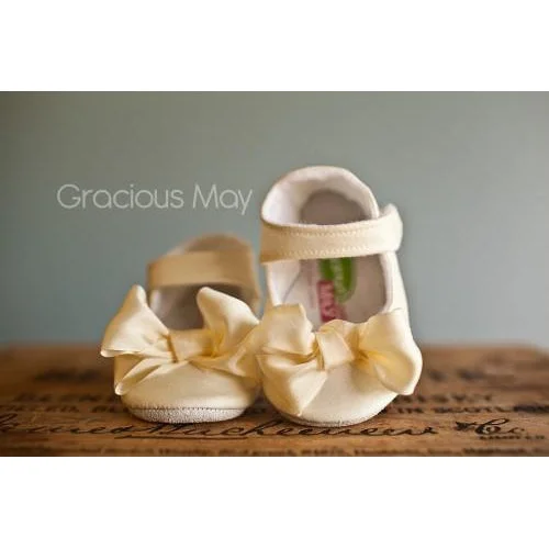 office dressGracious May Silk Bow Shoe in Ivory