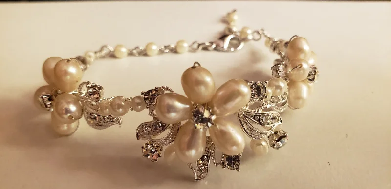 boho-chic dressGold Pearl Bracelet