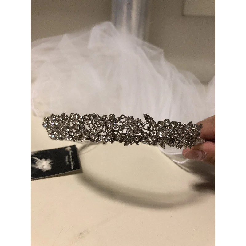 form-fitting dressVeil and Tiara