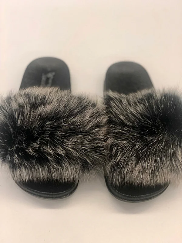 form-fitting dressBlack Snow Top Furry Slides