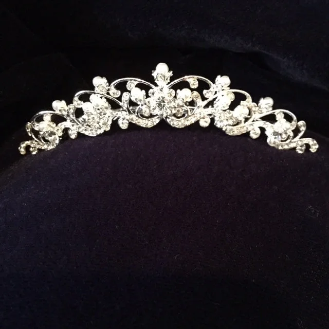 structured dressFlying Buttress Comb Tiara